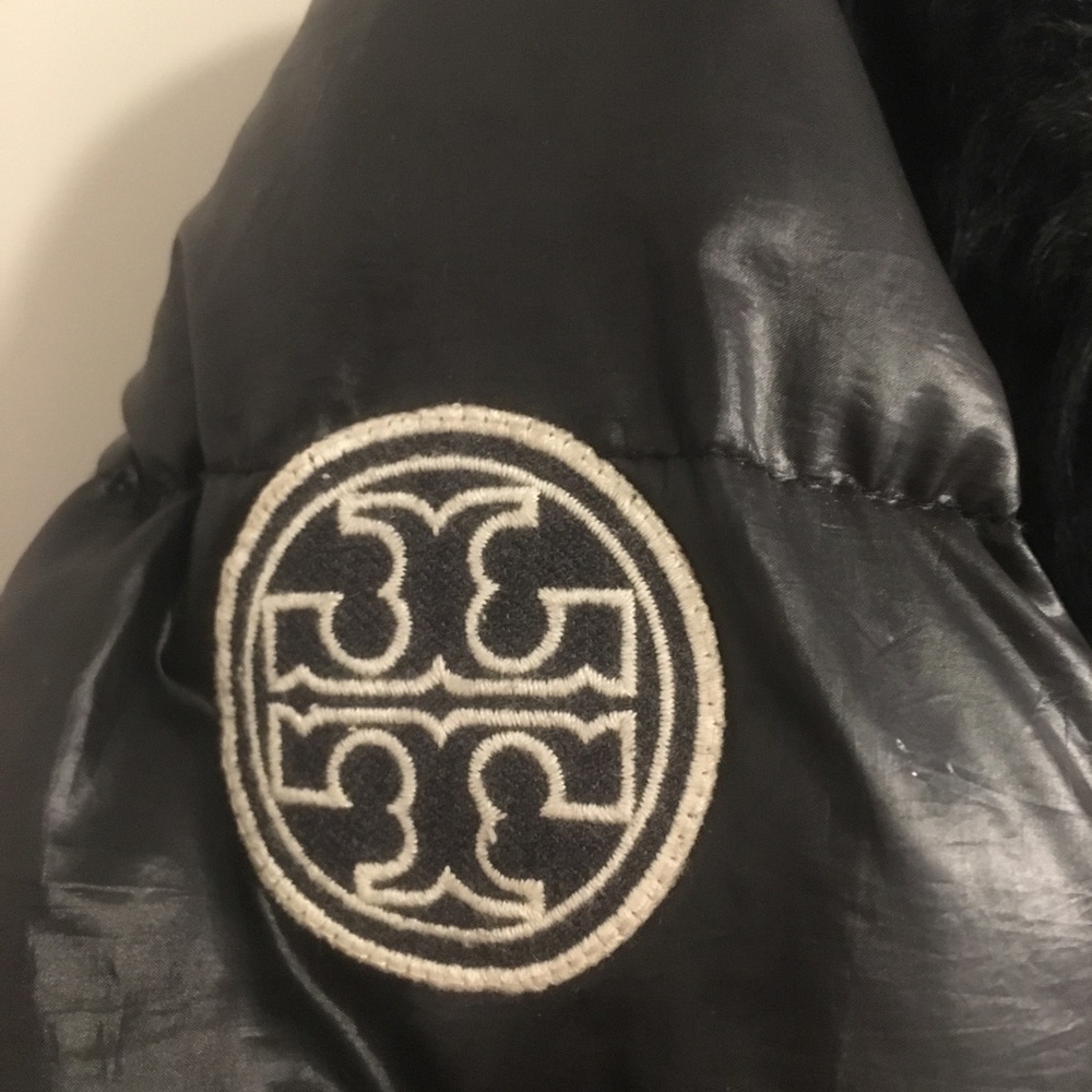 Tory Burch Puffy coat . Black . Size 2 .